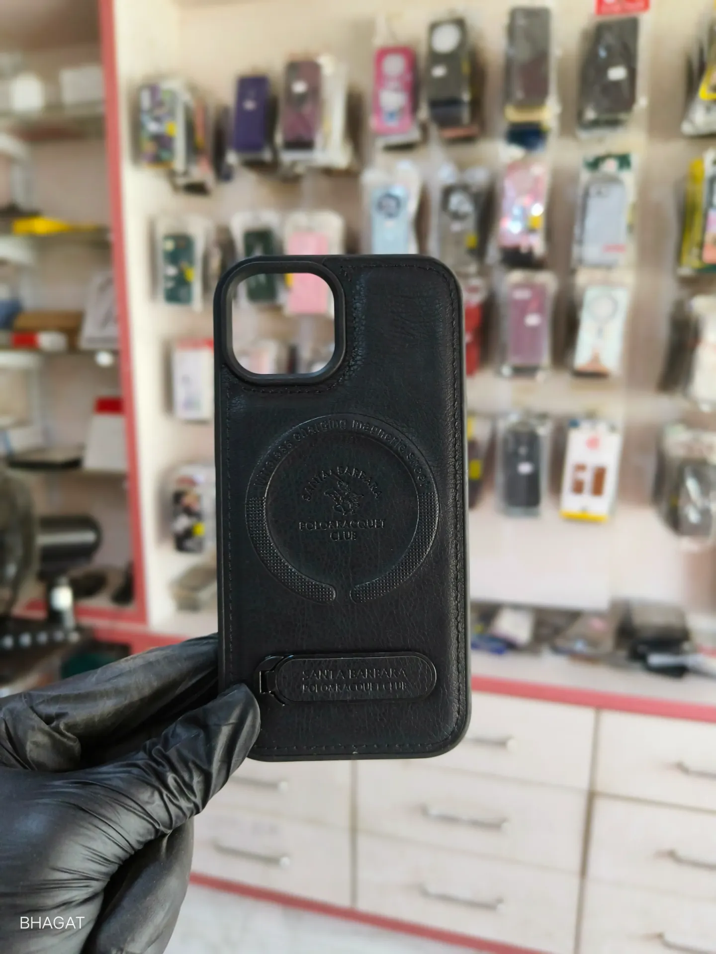 Santa Barbara Leather Case with stand - iphone 15