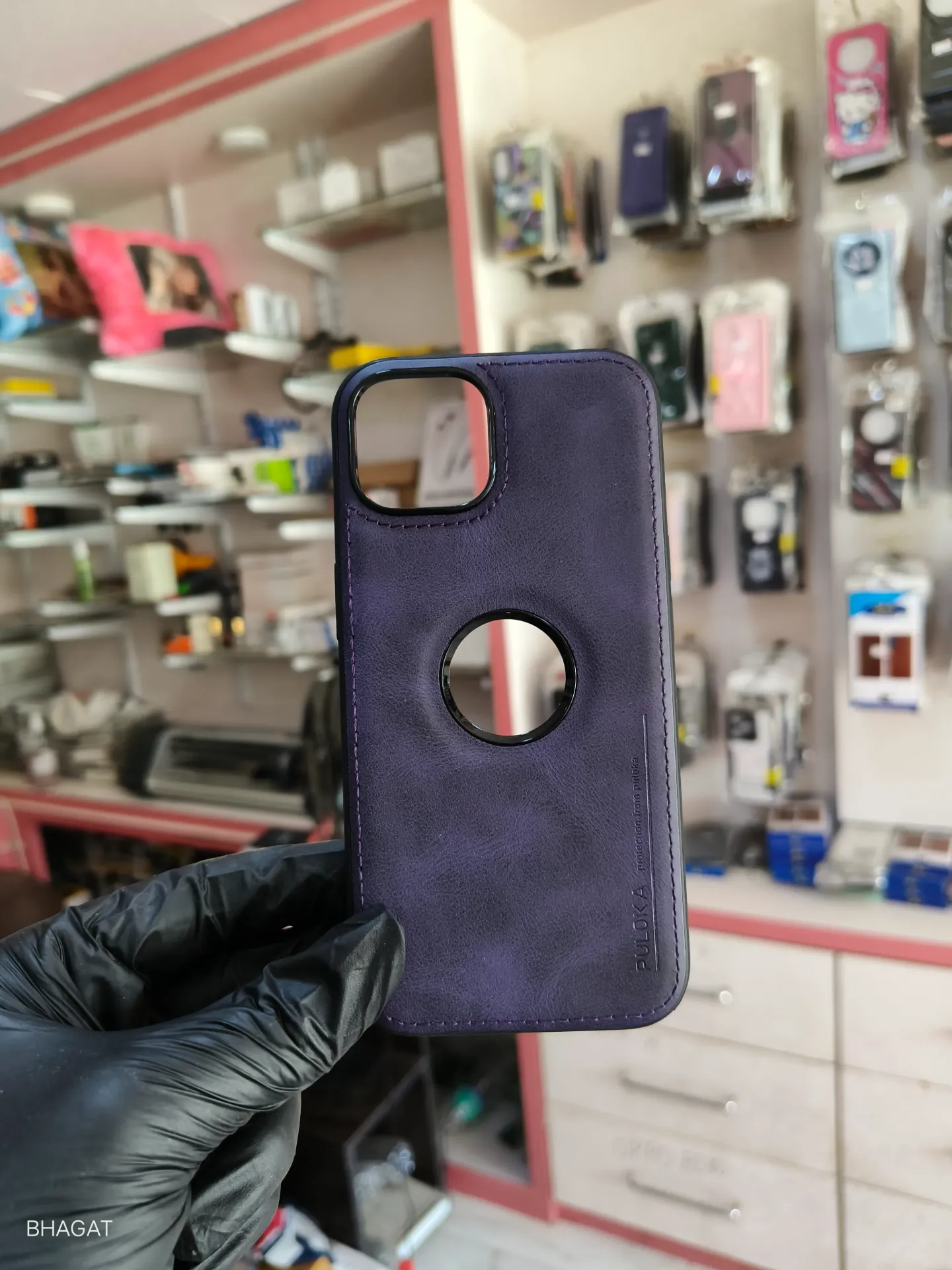 Puloka leather case with logo cut - iphone 15