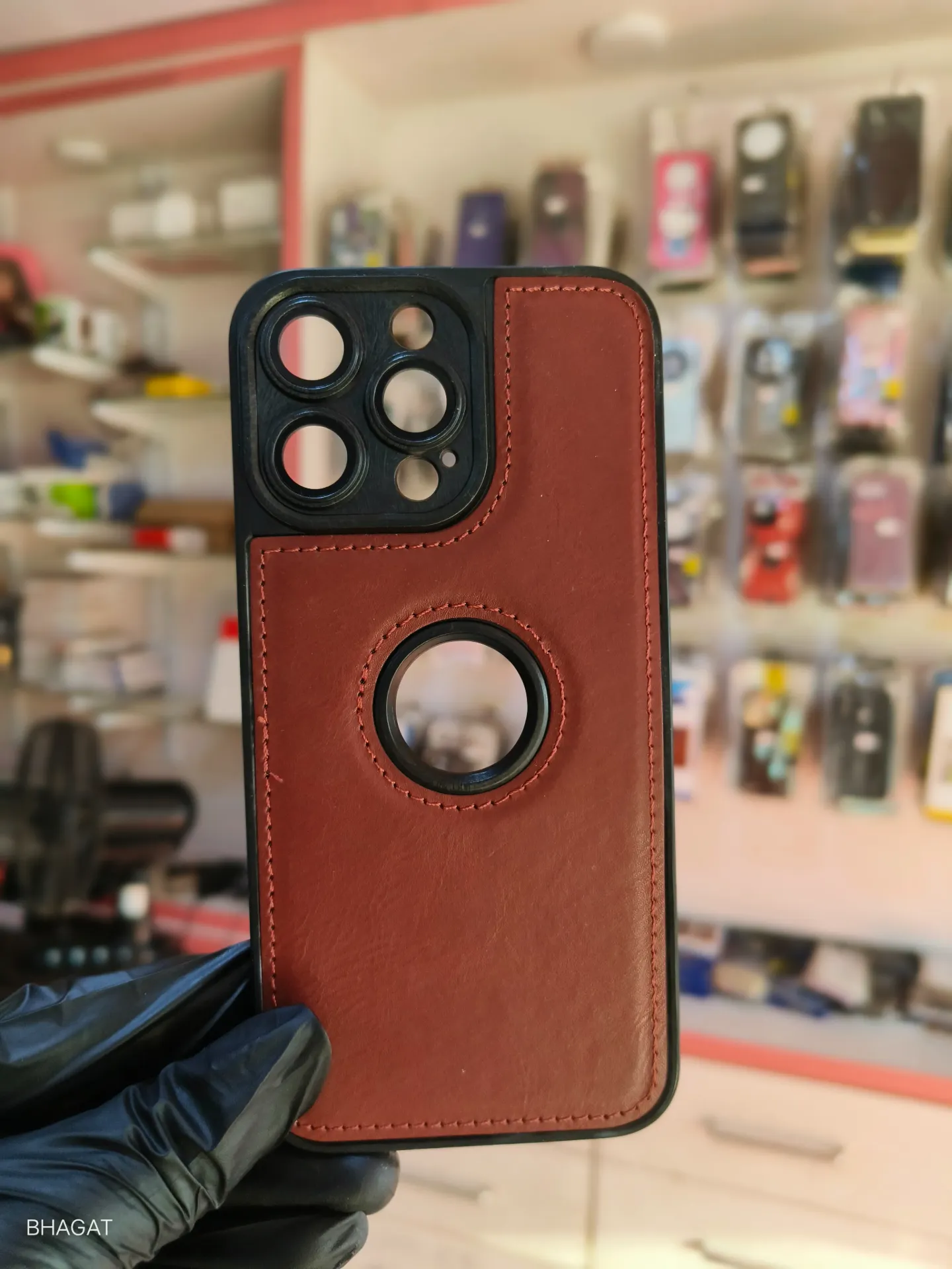 Leather case with camera lens - iphone 15 pro max