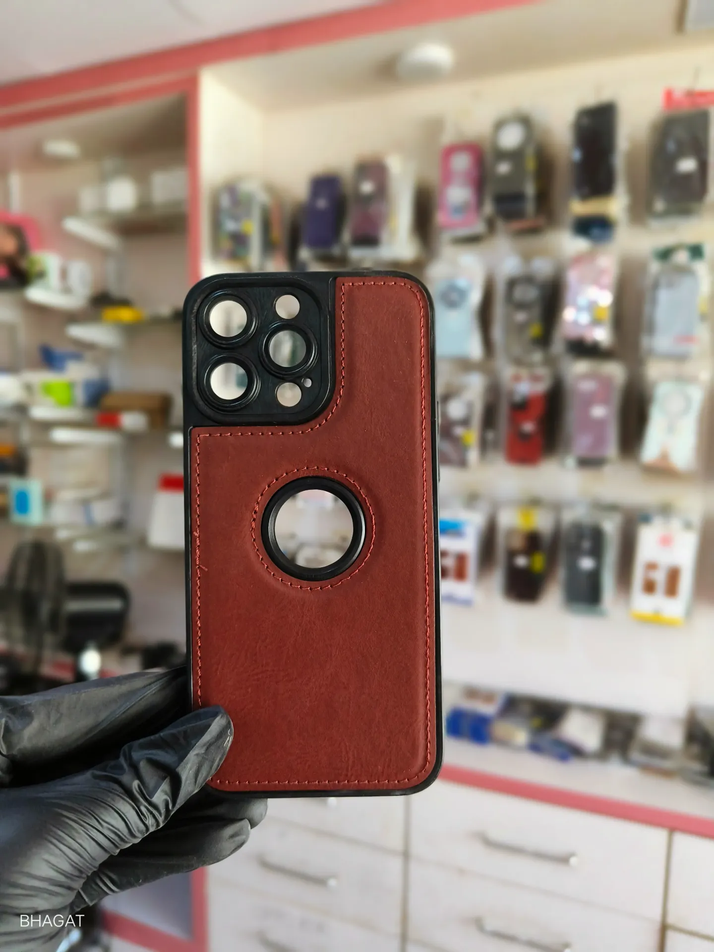 Leather case with camera lens - iphone 15 pro max