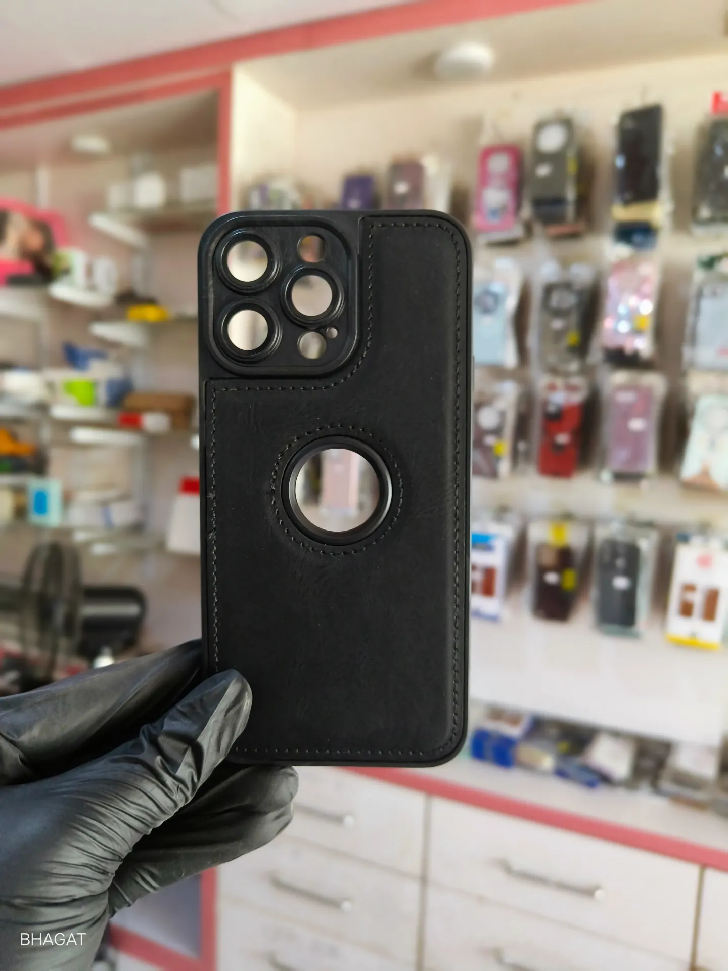 Leather case with camera lens - iphone 15 pro max