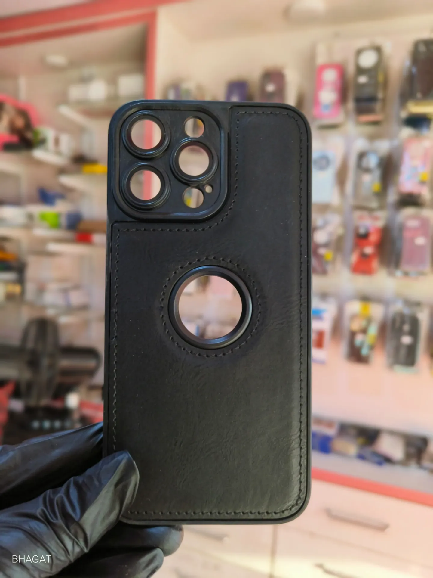 Leather case with camera lens - iphone 15 pro max