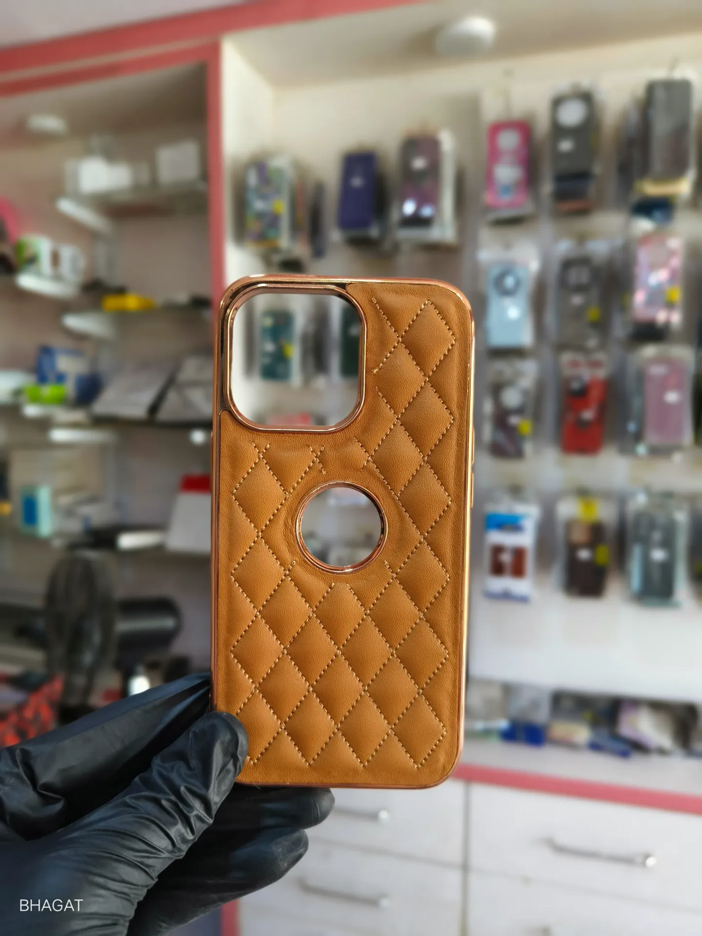 Leather case with logo cut - iphone 13 pro