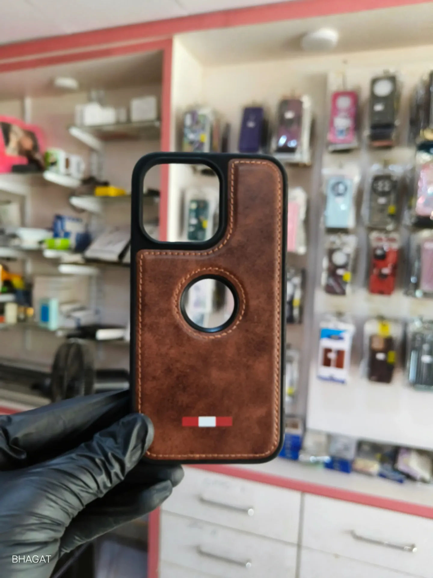 OG Leather Case with logo cut - iphone 13 pro