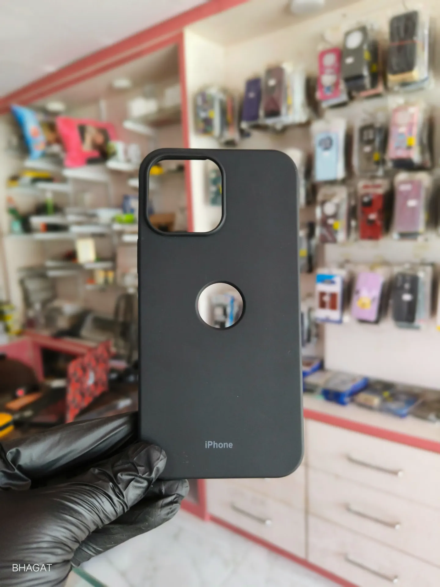Silicon case with logo cut - iphone 13 pro max