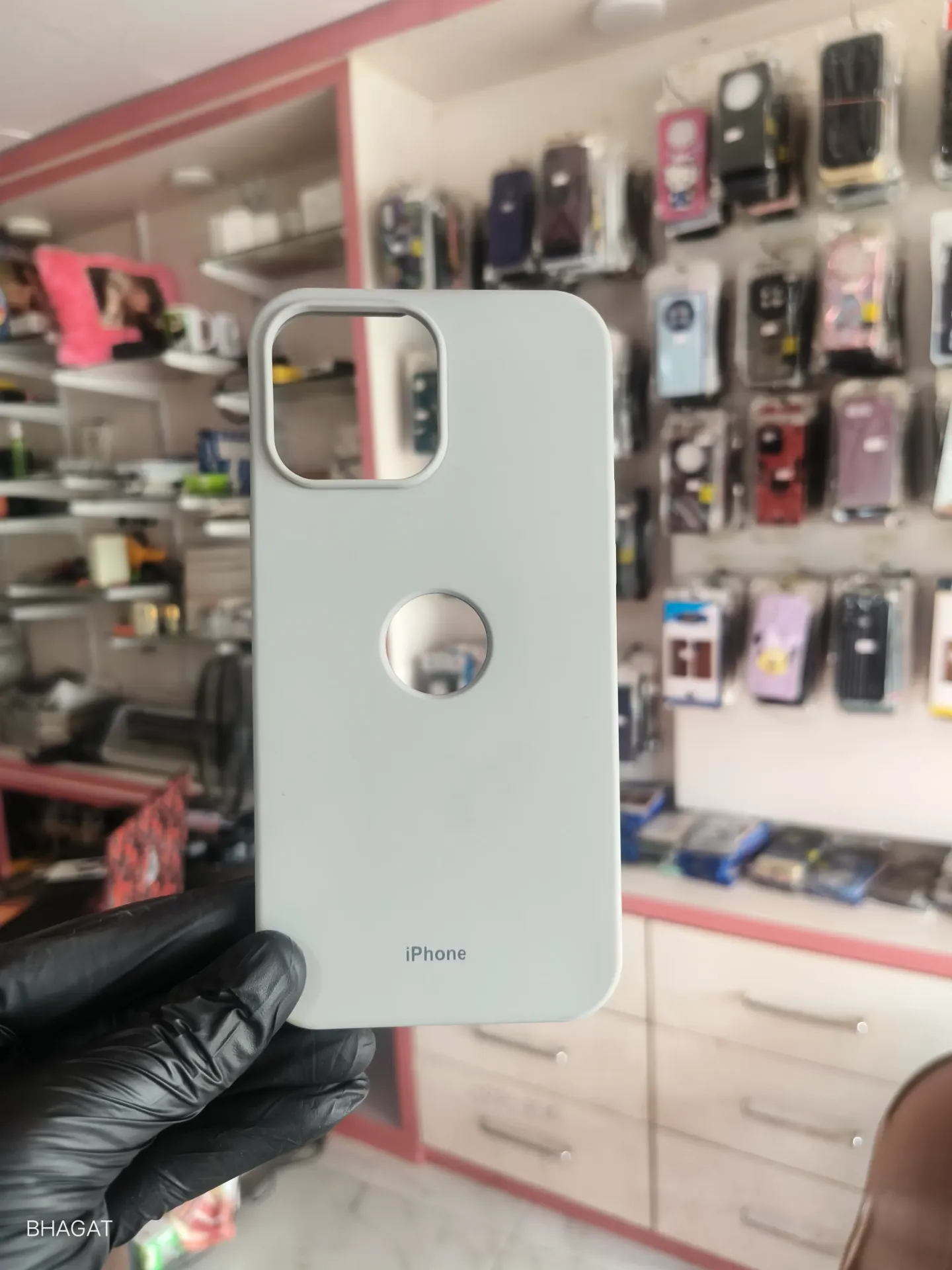 Silicon case with logo cut - iphone 13 pro max