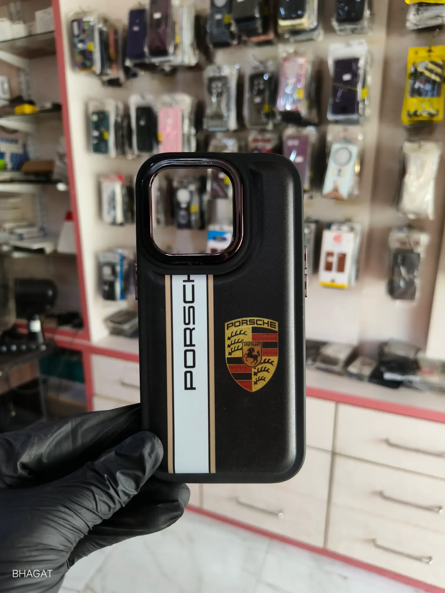 POESCHE soft silicone case with camera Protection and metal switch - iphone 14 pro