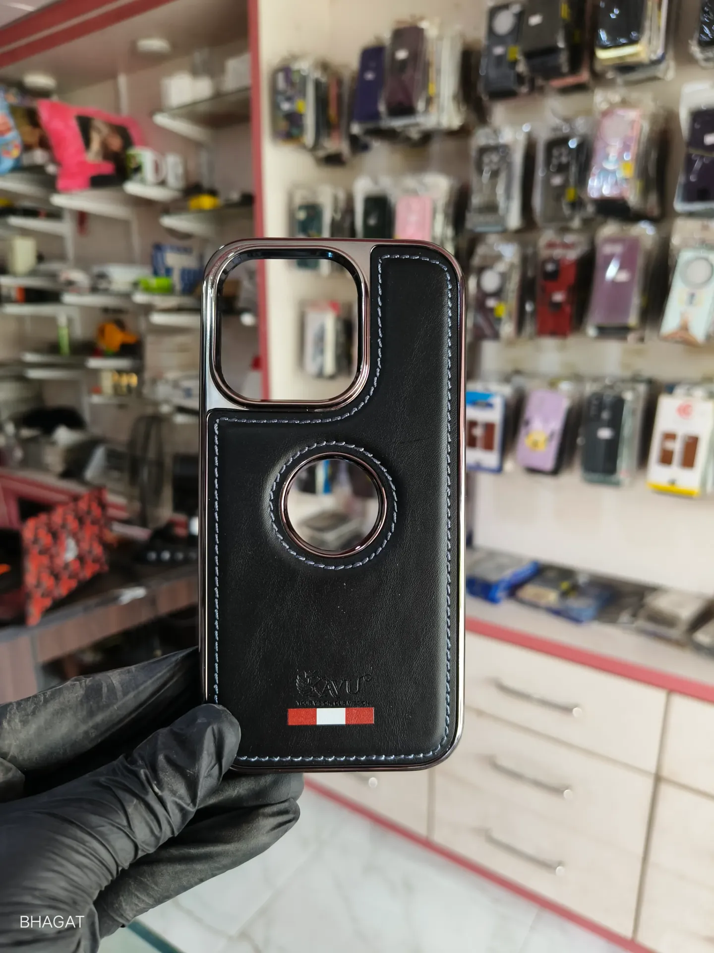 Kavu og leather case with logo cut - iphone 14 pro