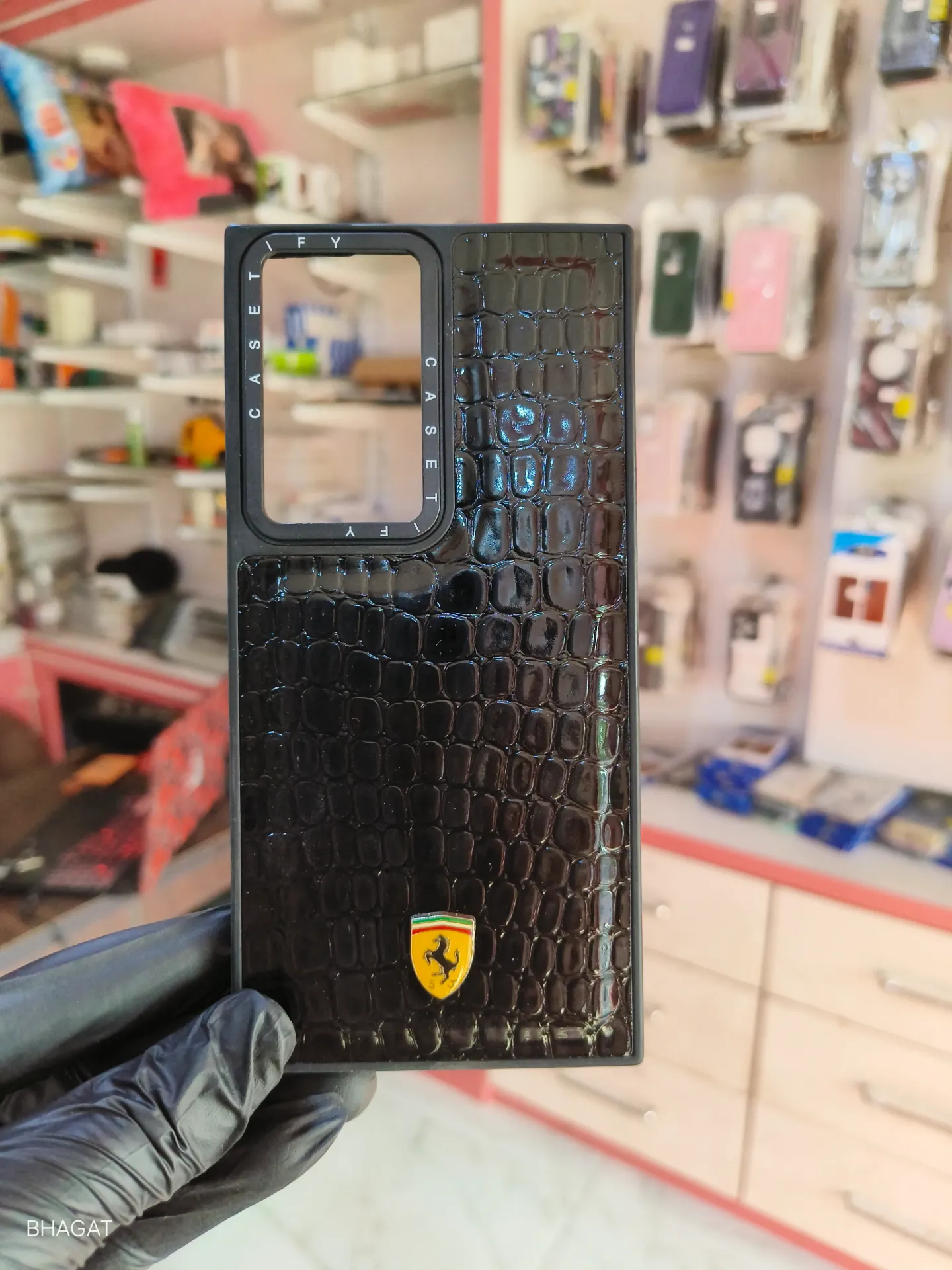 Crocodile article leather case with metal Ferrari logo - S23 Ultra