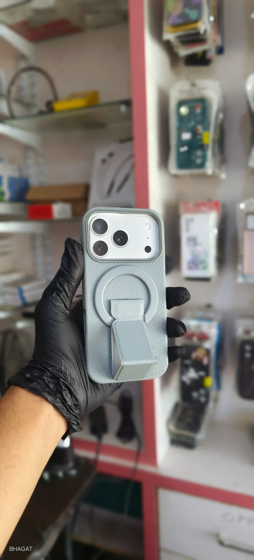 Leather case with stand - iphone 17 pro