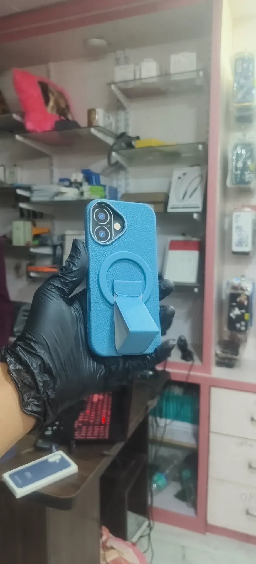 Leather case with stand - iphone 17