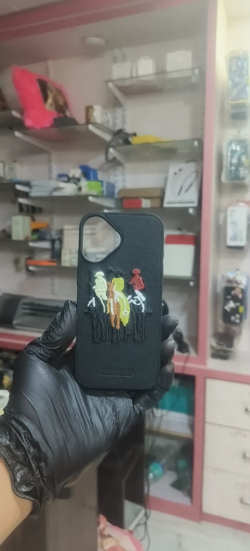 Santa Barbara Leather Case -iPhone 17